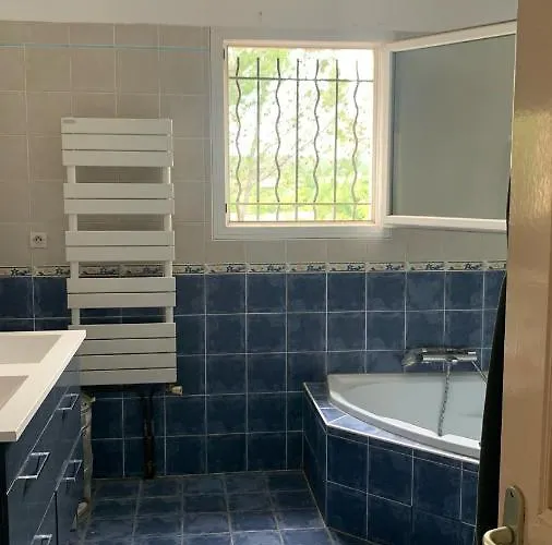 Villa En Bordure De Colline*piscine*clim*netflix